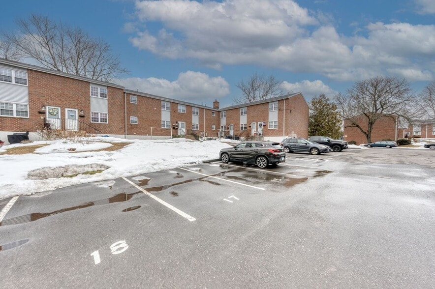 Building Photo - 66 Beths Ave