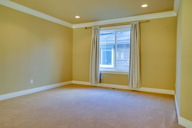 Building Photo - Move in Special for 4 Bedroom Easthill 2 s...