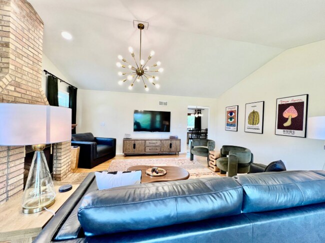 Building Photo - Large, stylish home in heart of Liberty twp.
