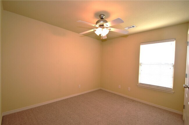 Building Photo - 5005 SW Fieldstone Blvd