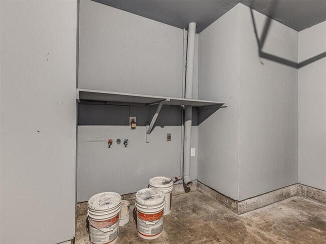 Building Photo - 14008 Gateway Dr