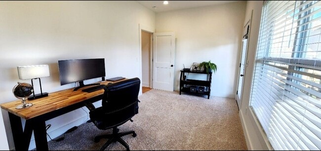 Building Photo - Modern 3-Bedroom Townhome with Pool Access Near Downtown Cookeville