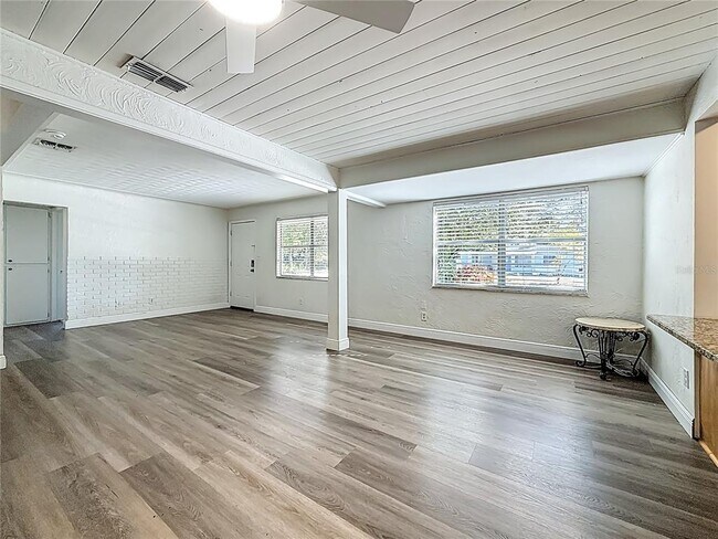 Building Photo - 424 72nd St N