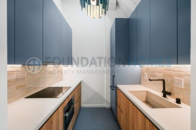 Building Photo - 232 Miller Ave