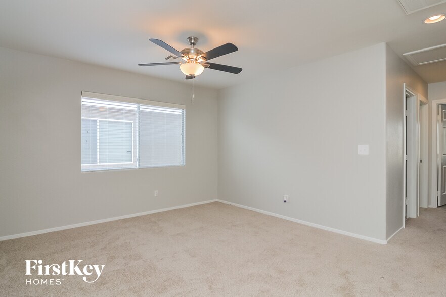 Building Photo - 4946 Copperlyn St