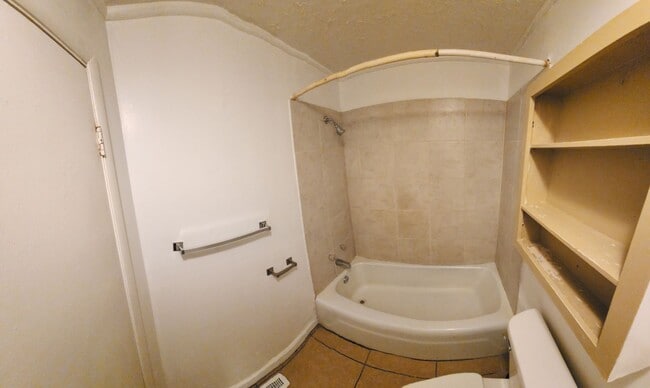 Building Photo - Nice 2 bedroom