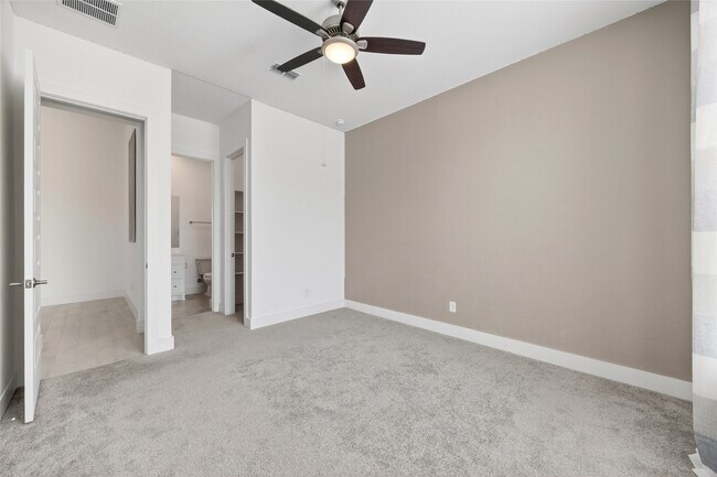 Building Photo - 32018 Crested Knl Ct