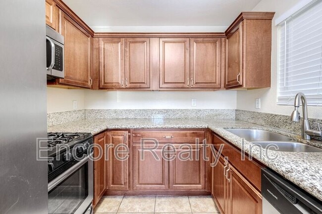 Building Photo - 6135 Chadwick Ave