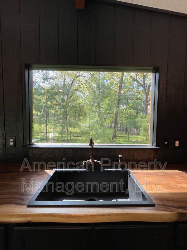 Building Photo - 3711 E 108th St