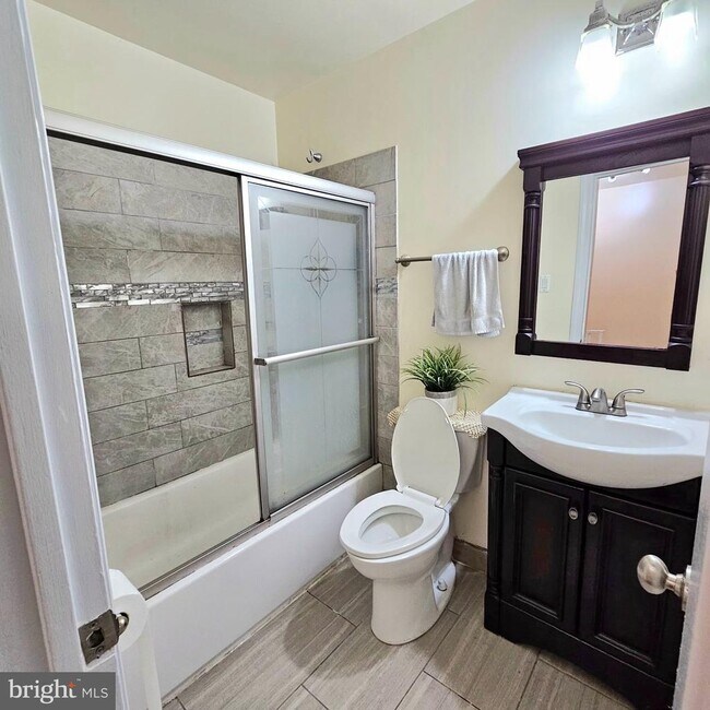 Building Photo - 7603 Tiverton Dr