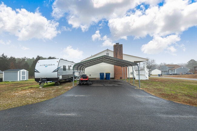 Building Photo - 3012 Fielding Rd