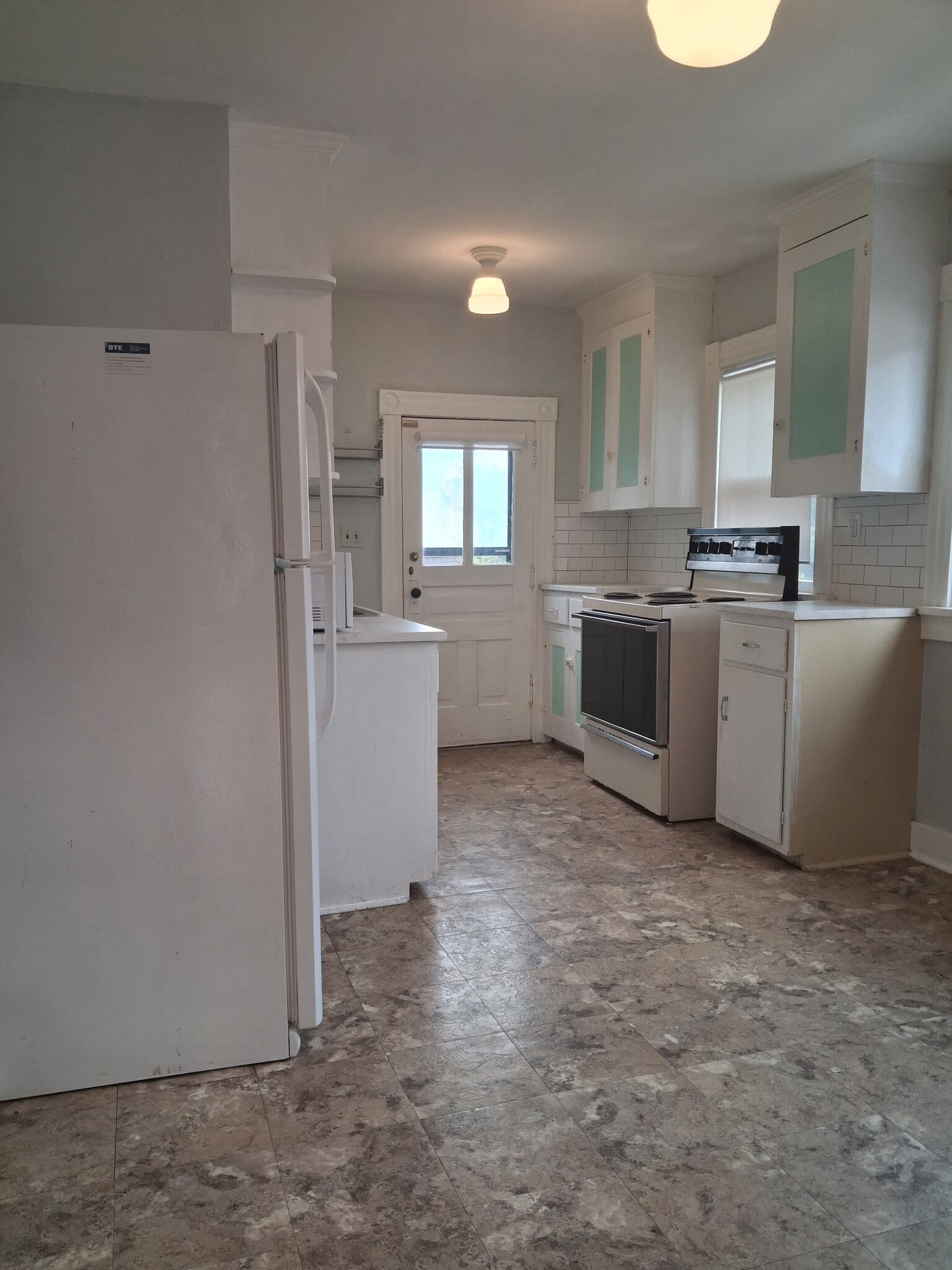 kitchen - 829 Miller Ave