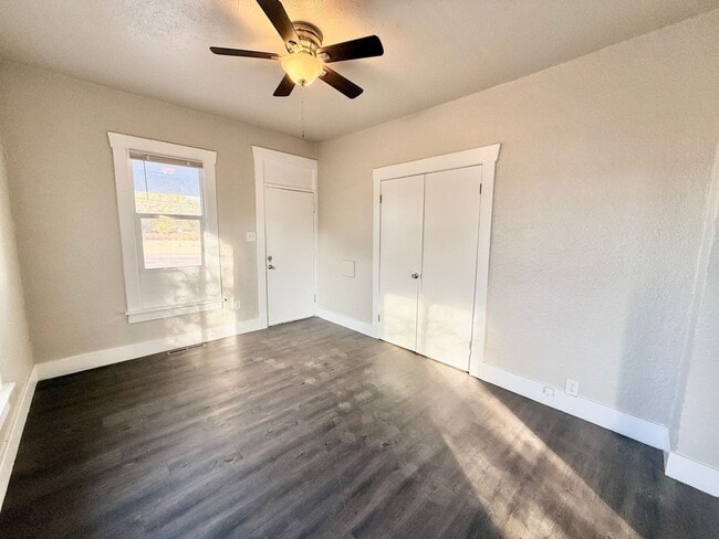 Building Photo - 1036 S Santa Fe Ave