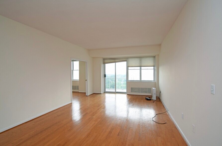 Building Photo - 2444 Madison Rd