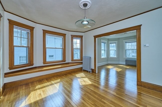 Building Photo - 125 Winsor Ave