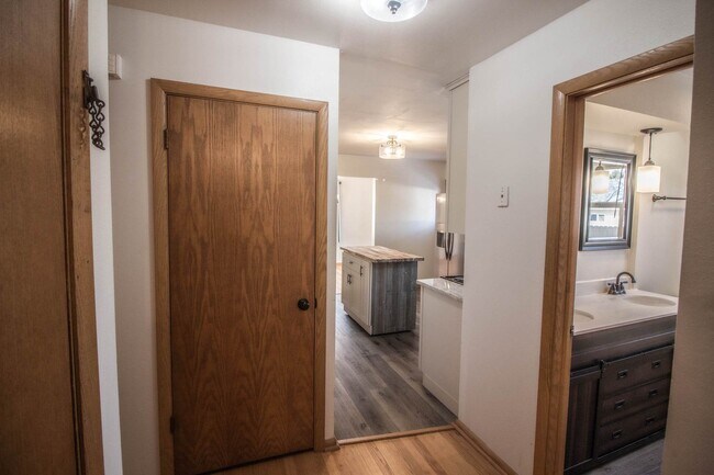 Building Photo - 706 North St