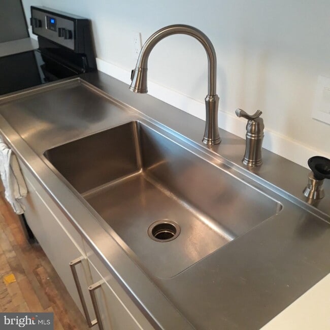 Building Photo - 1201 Penn Ave