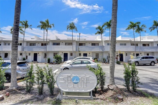 Building Photo - 3807 NE 166th St