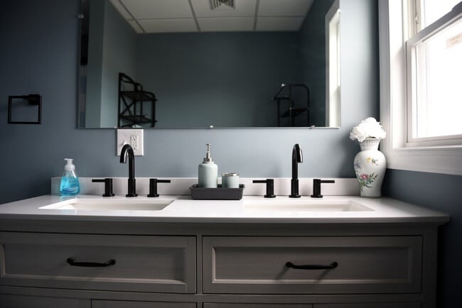 Building Photo - 444 Oneida St