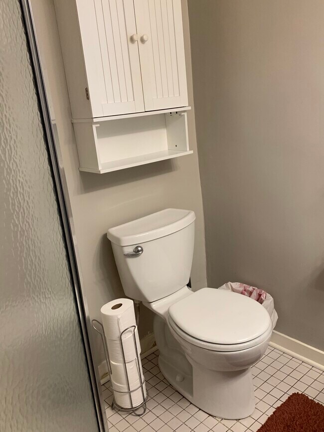 Building Photo - 910 Lake St