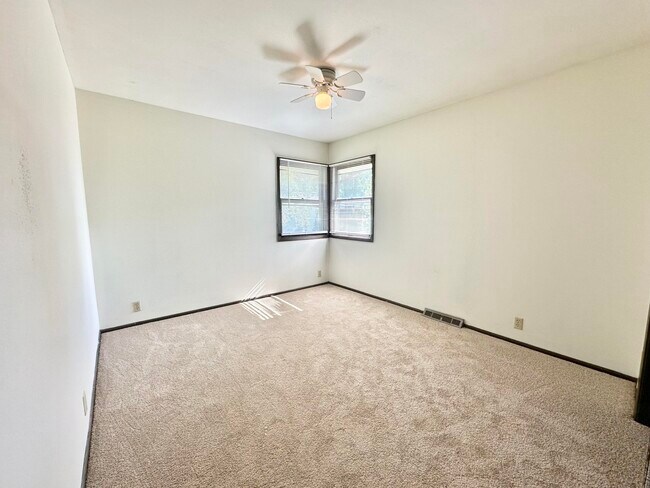 Building Photo - 2330 S Brookside Pkwy