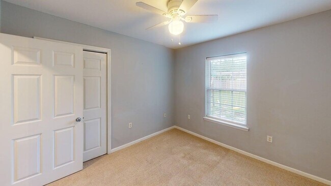 Building Photo - 910 Ave A