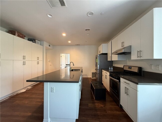 Building Photo - 11120 Legion Dr