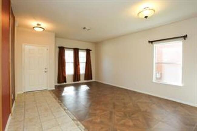 Building Photo - 422 New Hope Ln