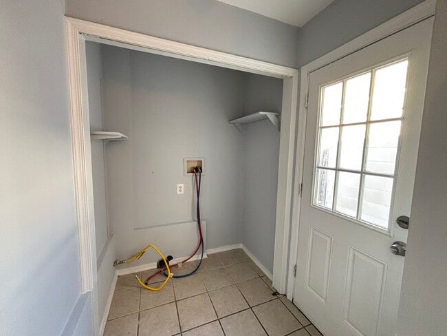 Building Photo - 3240 Tilton St