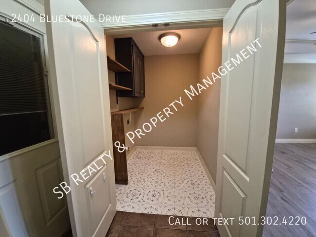 Building Photo - 2404 Bluestone Dr
