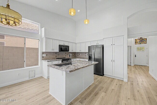 Building Photo - 1220 E Briarwood Terrace