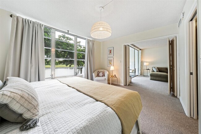 Building Photo - 3150 N Course Ln