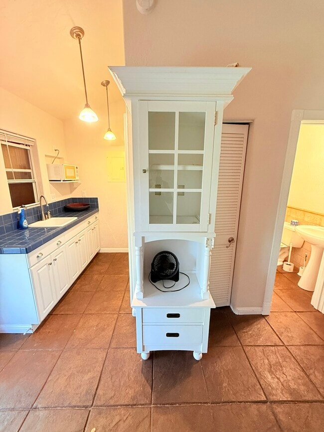 Building Photo - 92-8703 Tiki Lane, Unit B