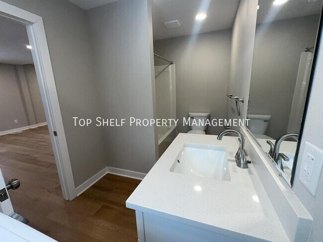 Building Photo - 120 6th St