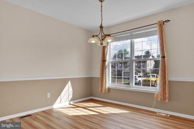 Building Photo - 751 Chanticleer