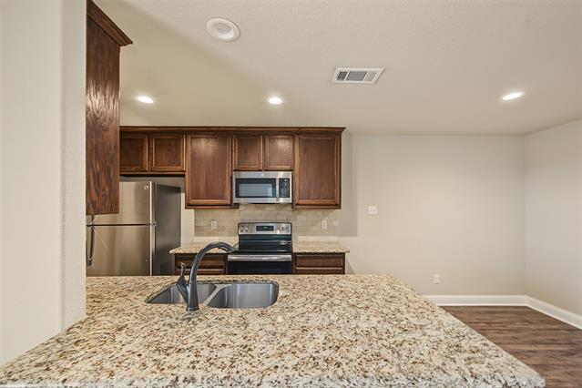 Building Photo - 3216 S Cherry Ln