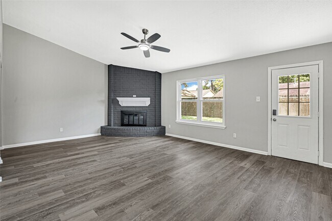 Building Photo - 7410 Woodoak Dr