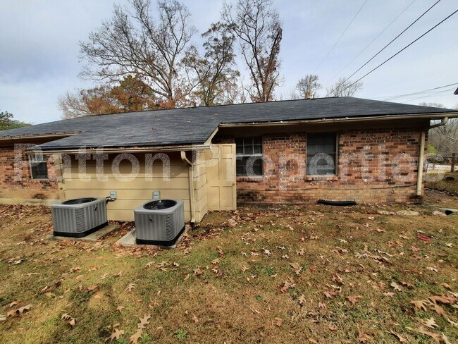 Building Photo - 1655 S Beltline Blvd