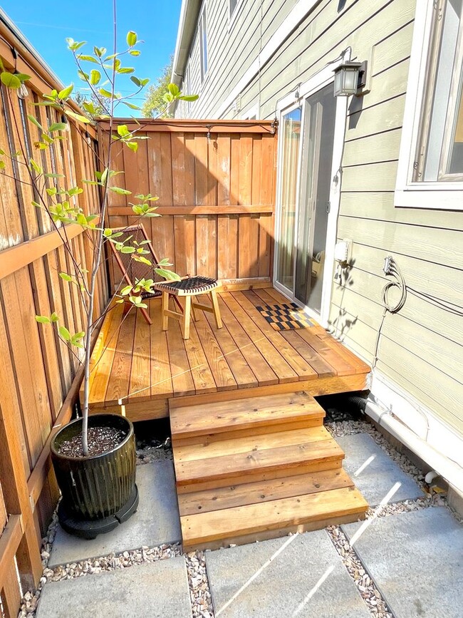 Building Photo - Rose City Park Corner Unit, 2-story Townhome with Hardwoods, Private Backyard, A/C