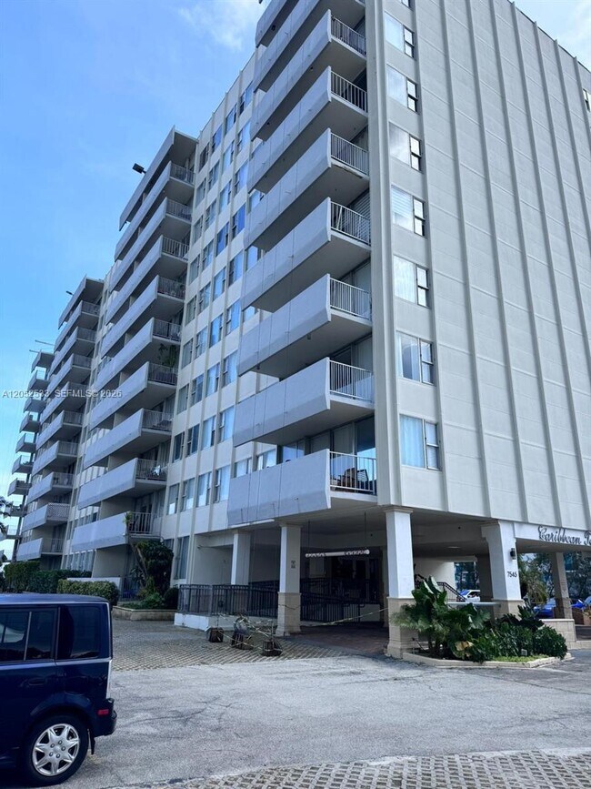 Building Photo - 7545 E Treasure Dr