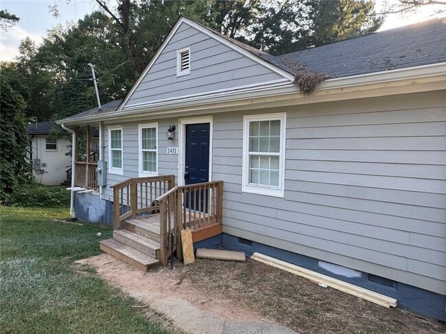 Building Photo - 1431 Lorenzo Dr SW