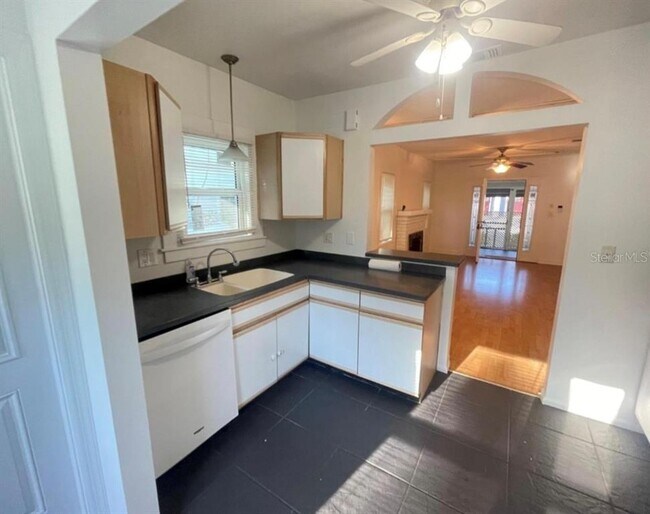 Building Photo - 1231 Highland St N