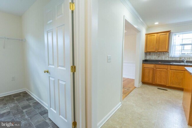 Building Photo - 59 Stork Ln