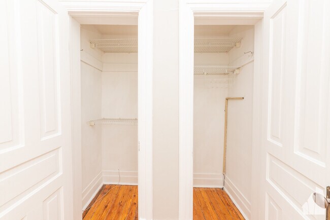 Building Photo - 1420 W Irving Park Rd