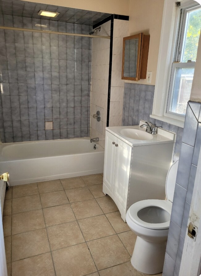 Building Photo - 24 Valley St