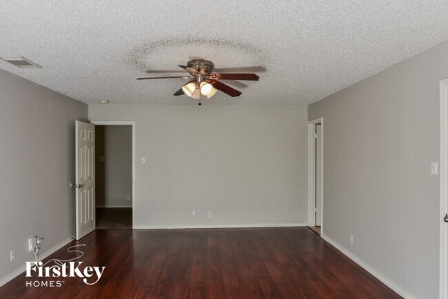 Building Photo - 13391 Greenstone