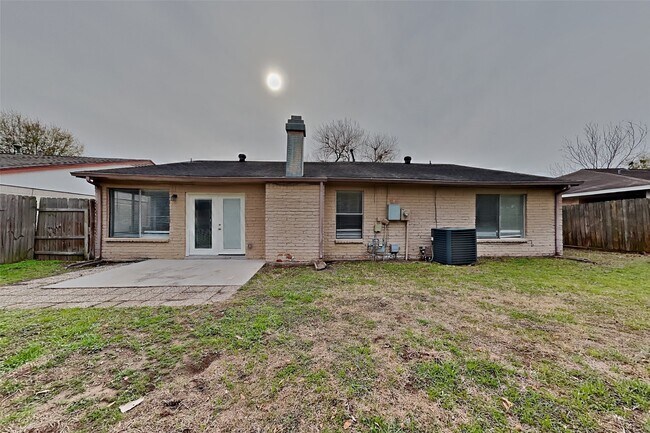 Building Photo - 22306 Red River Dr