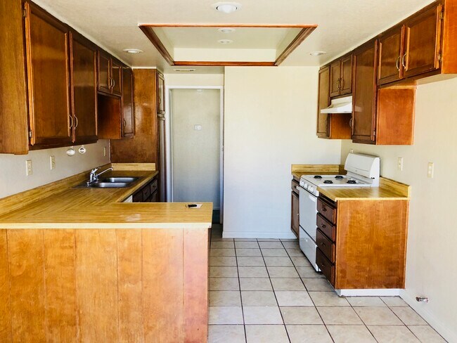 Building Photo - 37007 Pond Ave