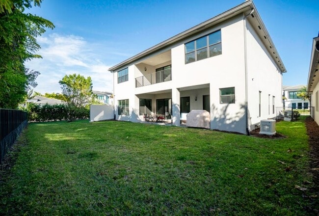 Building Photo - 17081 Five Waters Ave