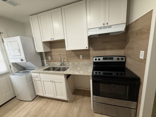 Building Photo - 940 N Hollywood St